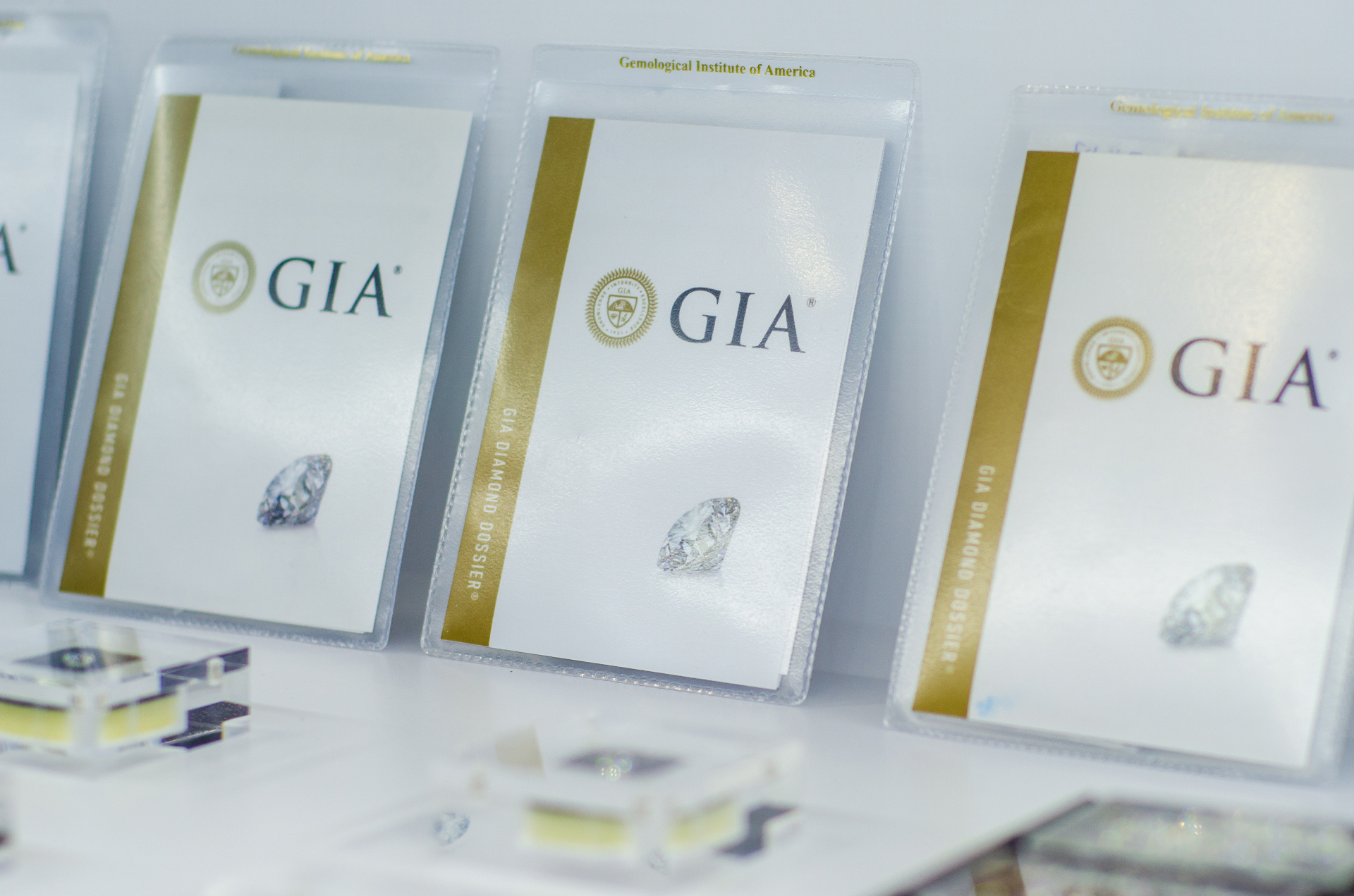 Certificats GIA Diamond Dossier
