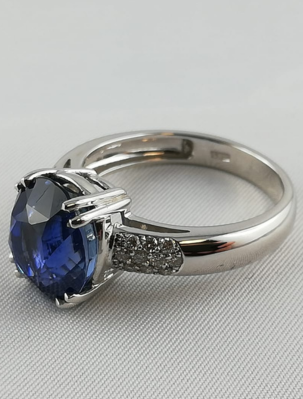 Expertiseren van een diamant met fluorescentie - Invloed op de waarde - Close-up