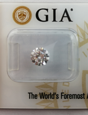 Een 2 karaat diamant taxeren voor verkoop - Close-up